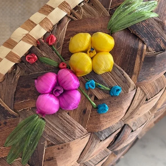 Vintage Nesting Baskets - Set of 3 - Picture 2 of 5